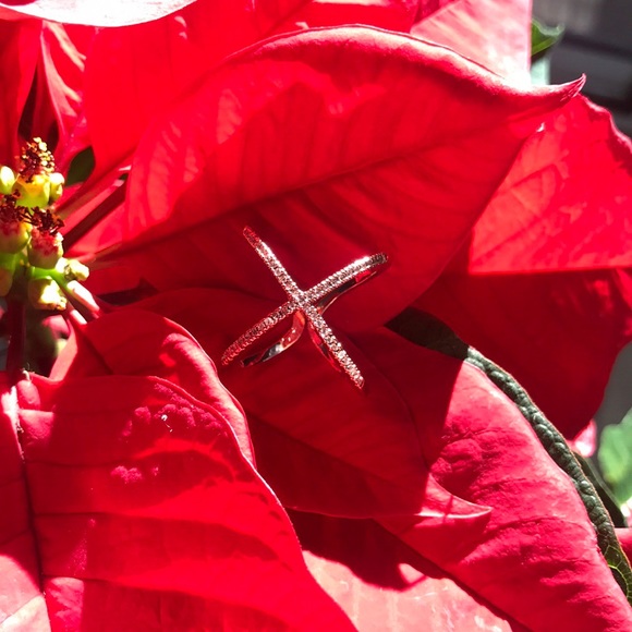 🖐SOLD🖐 Dainty Rose Gold Criss Cross Crystal Ring - Picture 7 of 7